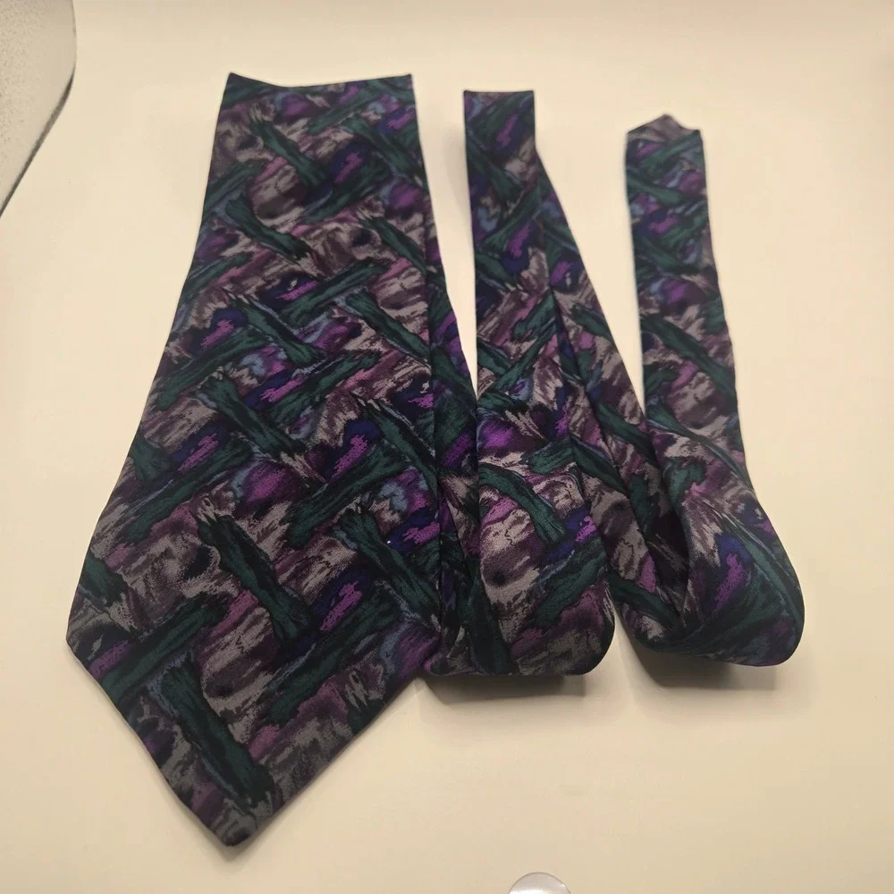 J Garcia By Stonehenge 100 % silk abstract tire purple green artistic (A1)